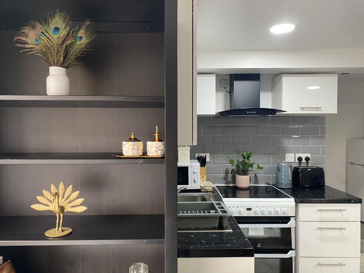 Charming, Cosy Hideaway With Free Wifi, Parking Leilighet Leeds  Eksteriør bilde