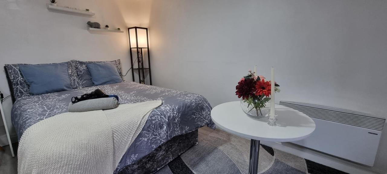 Charming, Cosy Hideaway With Free Wifi, Parking Leilighet Leeds  Eksteriør bilde